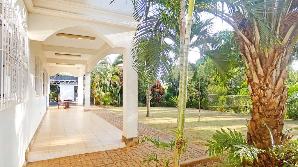 Luxury Villa With Pool In Tropical Garden Puerto Princesa Exterior foto